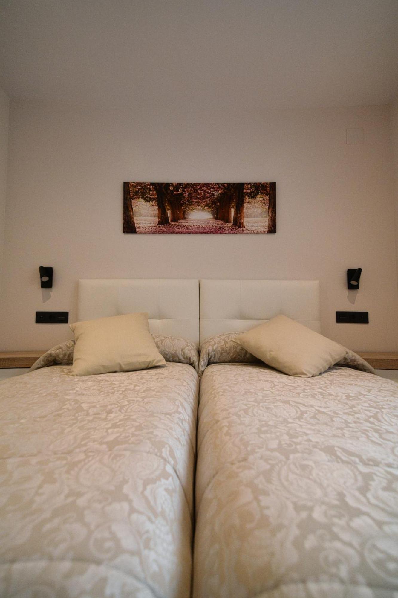 Apartamentos Fuente La Pipa Avin Bagian luar foto